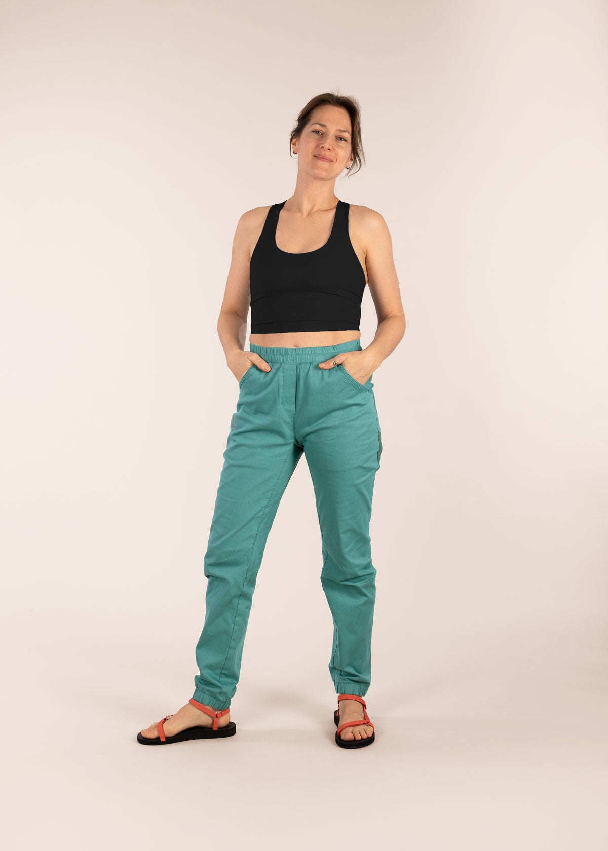 3rd rock margo unisex trousers for climbing and adventure - Jess is 5ft 8” with a  29" waist, 38" hips & a 32.5" inseam and is wearing a size 28RL. F