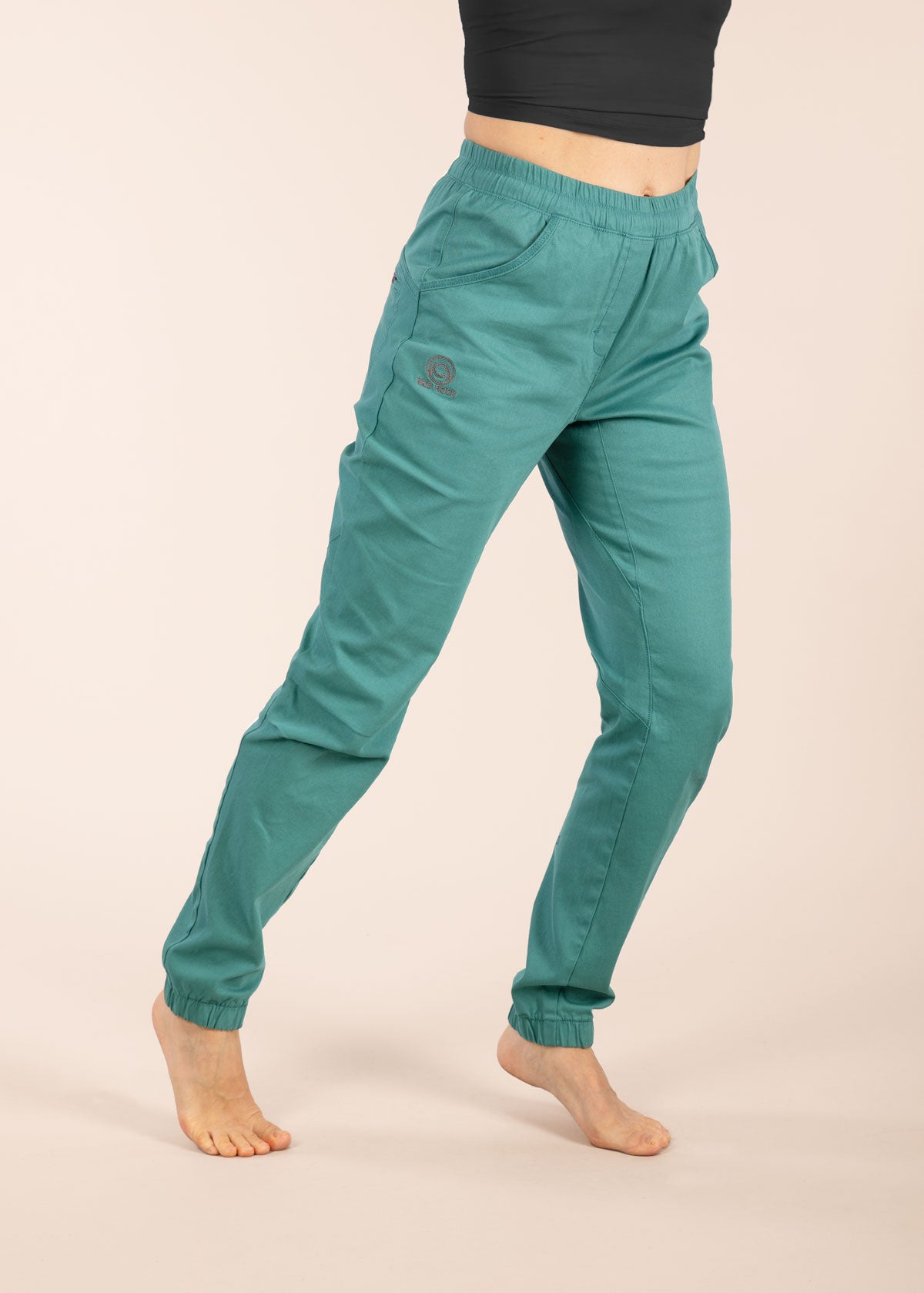 3rd rock clothing margo trouser in our Ivy colour - Jess is 5ft 8” with a  29" waist, 38" hips & a 32.5" inseam and is wearing a size 28RL. F