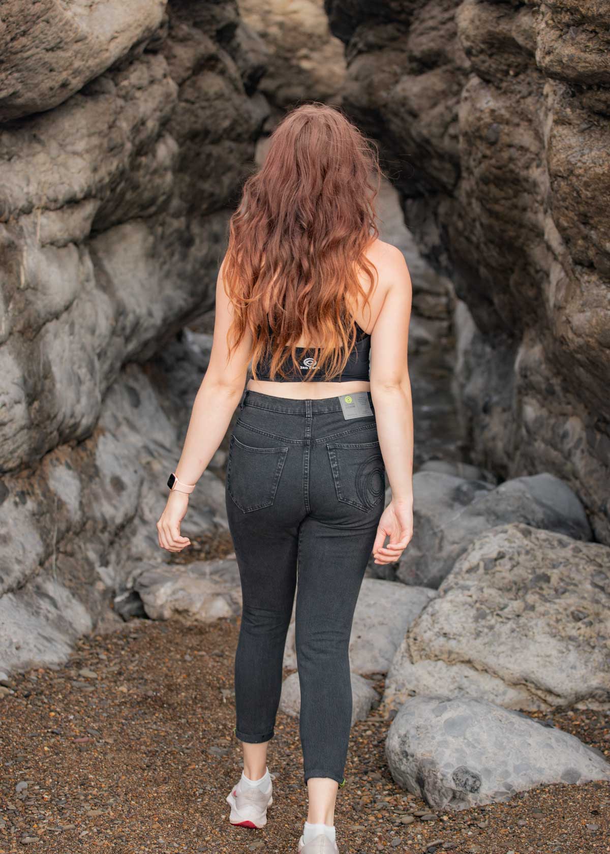 3rd rock active lifestlye jeans - Beth is 6ft with a 28" waist & 38" hips. Here she is wearing a 28LL.