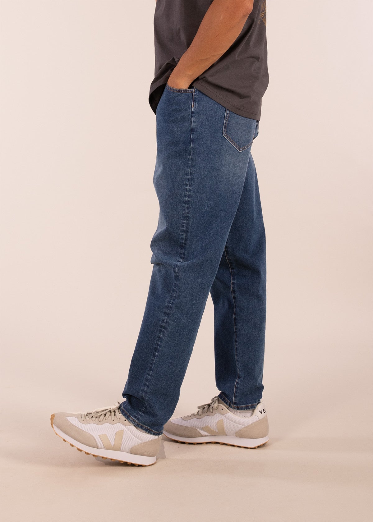 3rd rock sustainable movement denim jeans with a relaxed fit - Donald is 6ft 1″  with a 30" waist, 36" hips & a 33" inseam and is wearing a size 30LL. M