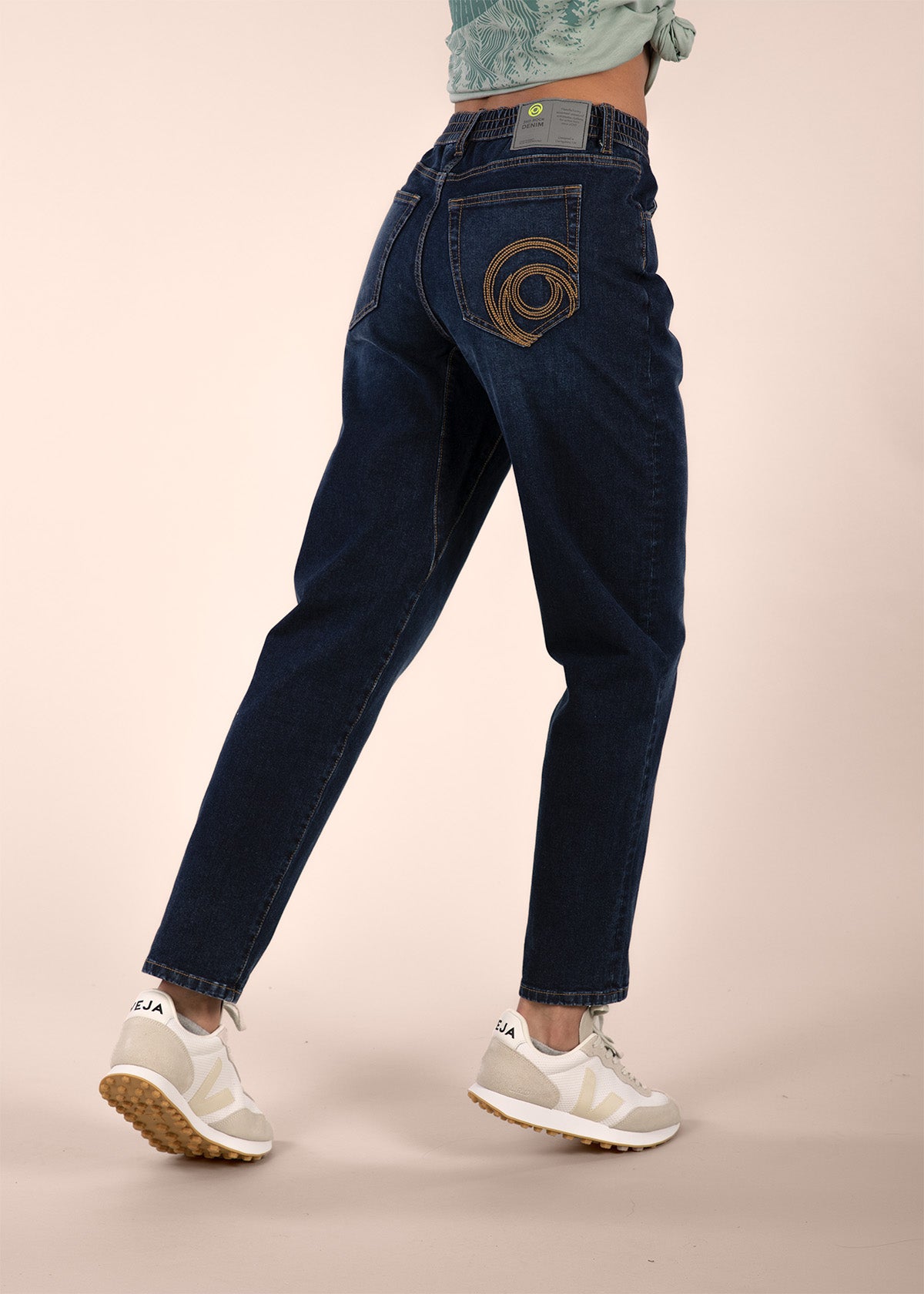 3rd rock sustainable movement denim jeans with a relaxed fit - Aaliyah is 5ft 8" with a 26" waist, 35" hips & a 33" inseam and is wearing a size 26RL. F