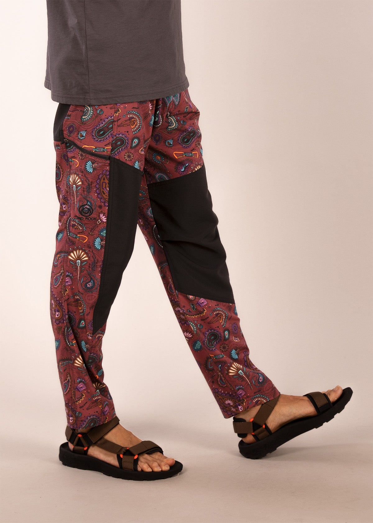 3rd rock clothing reinforced HIRO lighter performance cargo trousers -Donald is 6ft 1″  with a 30" waist, 36" hips & a 33" inseam and is wearing a size 30LL. M