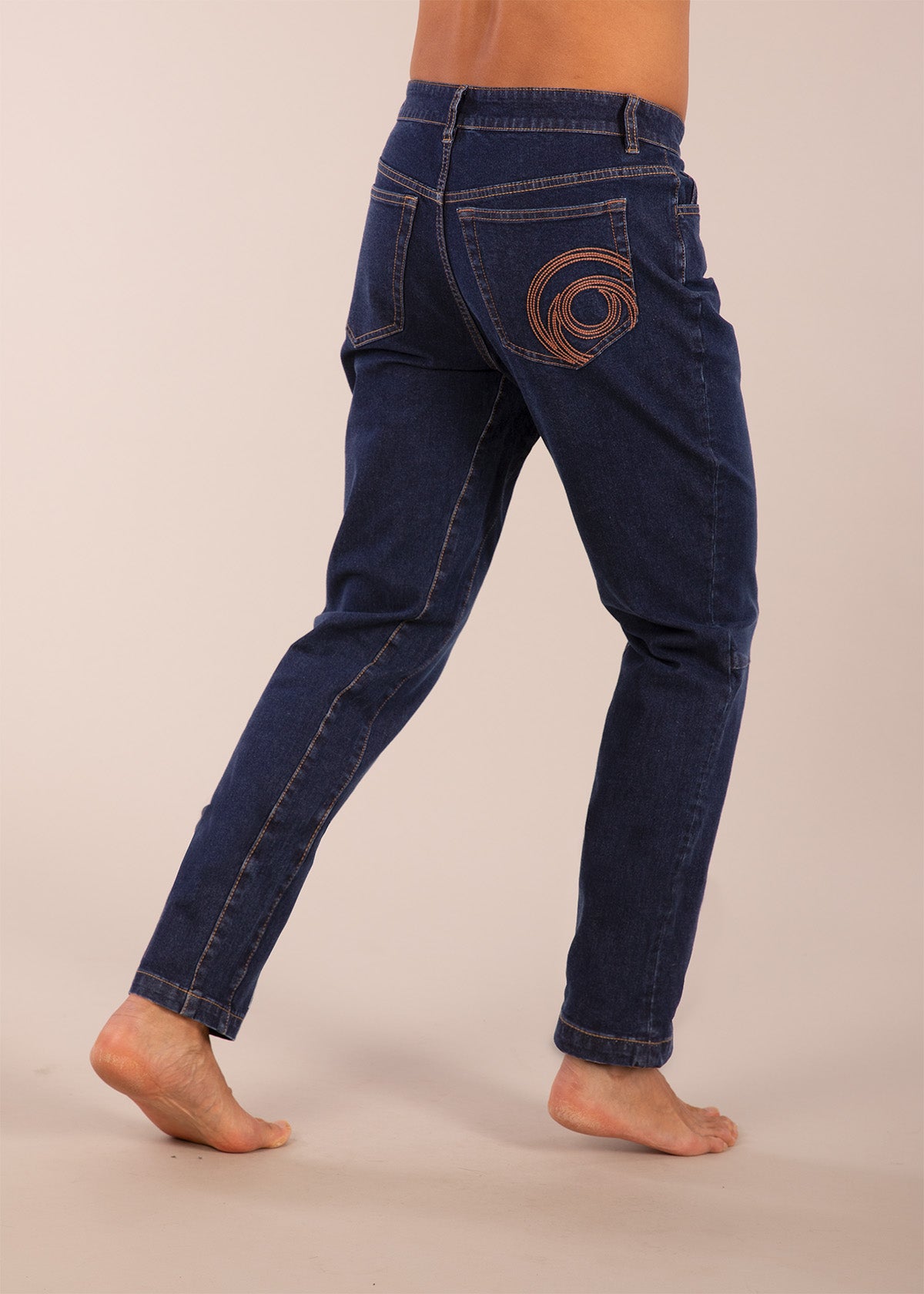 3rd rock Jupiter eco jeans for active lifestyles - Donald is 6ft 1″  with a 30" waist, 36" hips & a 33" inseam and is wearing a size 30LL. M