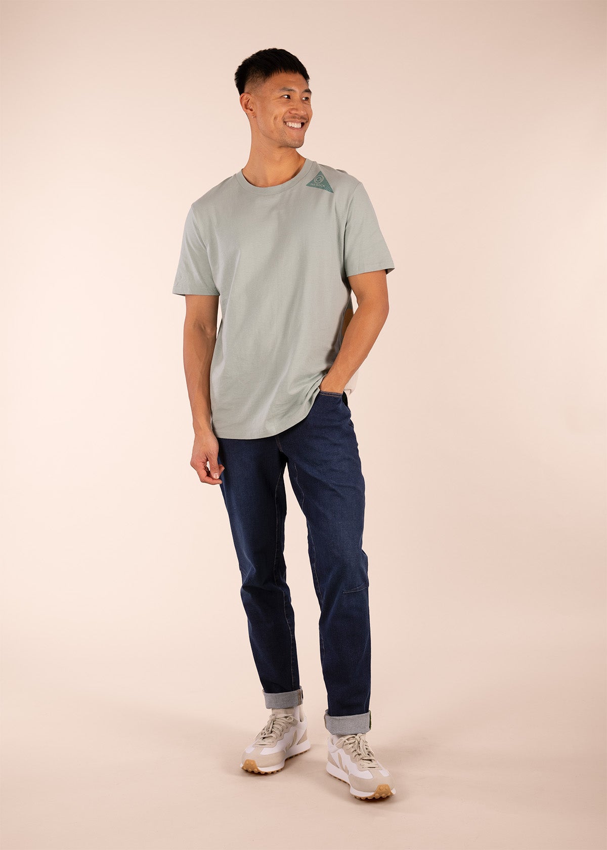 3rd rock Jupiter eco jeans for active lifestyles - Donald is 6ft 1″  with a 30" waist, 36" hips & a 33" inseam and is wearing a size 30LL. M