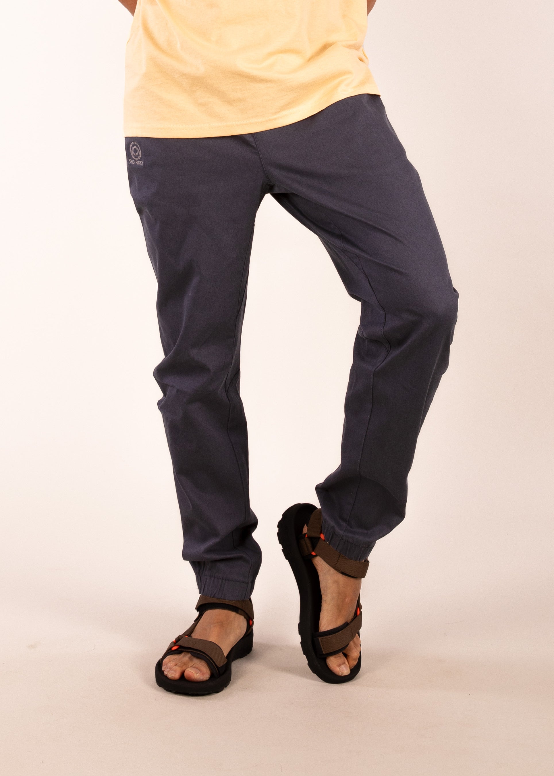 3rd rock sustainable outdoor margo trousers -  Donald is 6ft 1″  with a 30" waist, 36" hips & a 33" inseam and is wearing a size 30LL. M