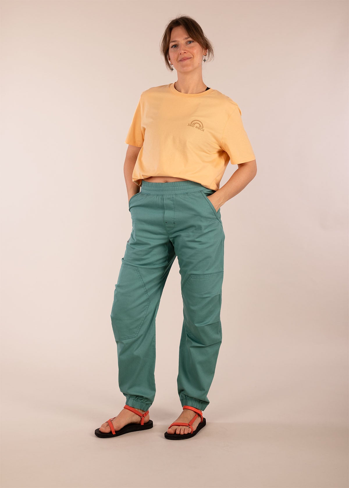 3rd rock clothing reinforced oragnic cotton nova trousers - Jess is 5ft 8” with a  29" waist, 38" hips & a 32.5" inseam and is wearing a size 28RL. F