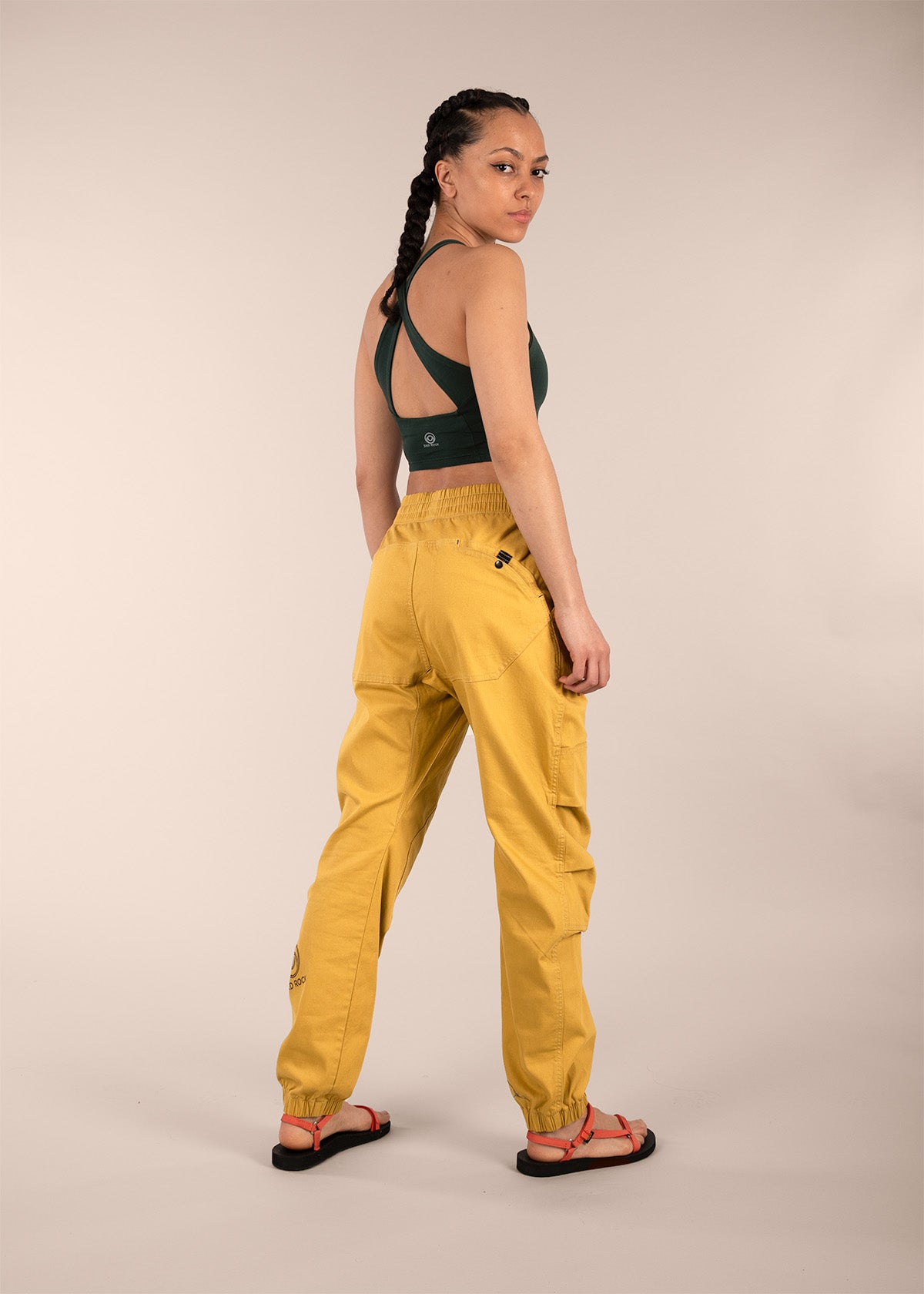 3rd rock clothing reinforced nova outdoor adventure trousers - Aaliyah is 5ft 8" with a 26" waist, 35" hips & a 33" inseam and is wearing a size 26RL. F